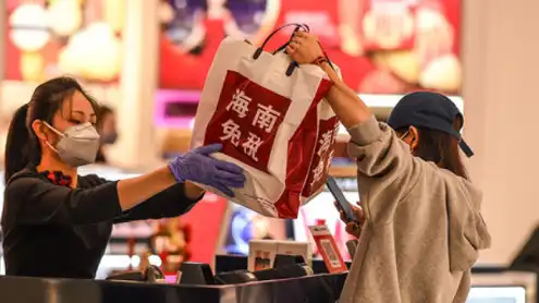 Interview: China to boost consumption, expand high-standard opening-up, commerce minister says