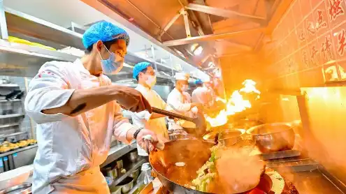 Xinhua Headlines: China's Spring Festival spending boosts business for global markets